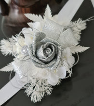 Load image into Gallery viewer, Silver &amp; white Everlasting flowers corsage  - School Formal / Prom
