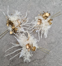 Load image into Gallery viewer, Preserved flowers bobby pin large x 3 nude &amp; champagne gold
