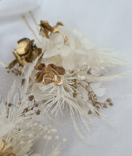 Load image into Gallery viewer, Preserved flowers bobby pin large x 3 nude &amp; champagne gold
