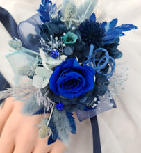Load image into Gallery viewer, Preserved rose blue corsage &amp; buttonhole set - School formal, prom, graduation, wedding
