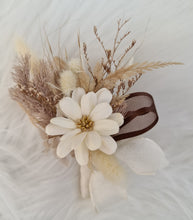Load image into Gallery viewer, Boho Daisy preserved flowers corsage &amp; boutonniere set - School formal, prom, graduation, wedding
