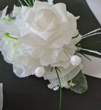 Load image into Gallery viewer, Green &amp; white corsage &amp; buttonhole set Style 4 - School formal, prom, graduation, wedding

