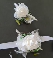 Load image into Gallery viewer, Green &amp; white corsage &amp; buttonhole set Style 5 - School formal, prom, graduation, wedding
