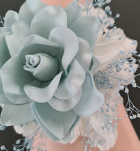 Load image into Gallery viewer, Light blue &amp; white preserved flowers snap lock corsage AB2041 - School formal, prom, graduation
