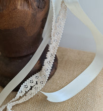 Load image into Gallery viewer, Boho nude preserved flowers crown AB2121 – wedding, maternity photoshoot, hen’s party, event
