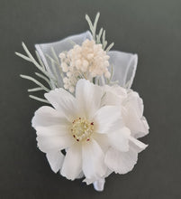 Load image into Gallery viewer, White everlasting flowers corsage &amp; buttonhole AB2144 - School formal, prom, graduation
