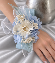 Load image into Gallery viewer, Blue &amp; white preserved flowers corsage &amp; buttonhole AB2157 - School formal, prom, graduation
