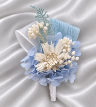 Load image into Gallery viewer, Blue &amp; white preserved flowers corsage &amp; buttonhole AB2157 - School formal, prom, graduation
