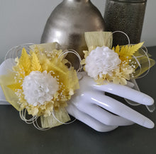 Load image into Gallery viewer, Yellow &amp; white everlasting flowers corsage &amp; buttonhole AB2158 - School formal, prom, graduation
