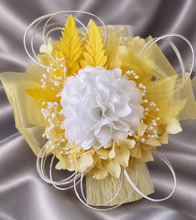 Load image into Gallery viewer, Yellow &amp; white everlasting flowers corsage &amp; buttonhole AB2158 - School formal, prom, graduation
