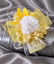 Load image into Gallery viewer, Yellow &amp; white everlasting flowers corsage &amp; buttonhole AB2158 - School formal, prom, graduation
