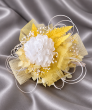 Load image into Gallery viewer, Yellow &amp; white everlasting flowers corsage &amp; buttonhole AB2158 - School formal, prom, graduation
