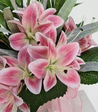 Load image into Gallery viewer, Pink lilies in white pot with lights – AB2191

