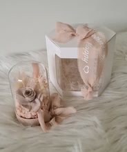 Load image into Gallery viewer, Mini glass flower dome w mini preserved nude rose –  AB2197
