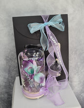 Load image into Gallery viewer, Medium glass flower dome with Singapore orchid – AB2200
