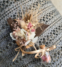 Load image into Gallery viewer, Everlasting flowers gift pack - Spring AB544
