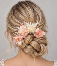 Load image into Gallery viewer, Preserved flowers bobby pins regular in blush x 4
