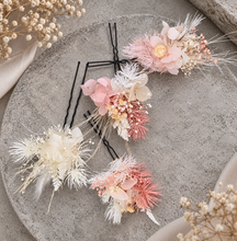 Load image into Gallery viewer, Preserved flowers bobby pins regular in blush x 4
