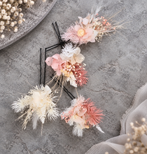 Load image into Gallery viewer, Preserved flowers bobby pins regular in blush x 4
