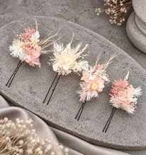 Load image into Gallery viewer, Preserved flowers bobby pins regular in blush x 4
