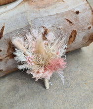 Load image into Gallery viewer, Blush &amp; Neutral Everlasting buttonhole
