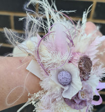 Load image into Gallery viewer, Violet, purple preserved &amp; dry flowers corsage
