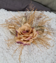 Load image into Gallery viewer, Everlasting flowers cake topper - peach &amp; neutral

