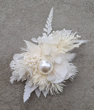 Load image into Gallery viewer, Everlasting flowers white pearl hair clip - Style 1
