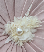 Load image into Gallery viewer, Everlasting flowers white pearl hair clip - Style 1
