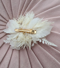 Load image into Gallery viewer, Everlasting flowers white pearl hair clip - Style 1
