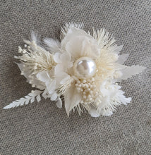 Load image into Gallery viewer, Everlasting flowers white pearl hair clip - Style 1
