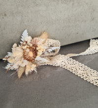 Load image into Gallery viewer, Boho Everlasting flowers bracelet / corsage
