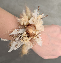 Load image into Gallery viewer, Boho Everlasting flowers bracelet / corsage
