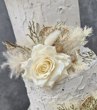 Load image into Gallery viewer, Sophisticated &amp; Elegant Everlasting flowers cake topper – set of 4
