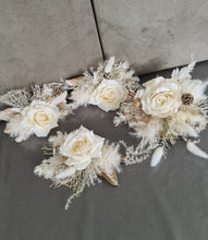 Load image into Gallery viewer, Sophisticated &amp; Elegant Everlasting flowers cake topper – set of 4
