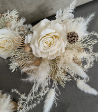 Load image into Gallery viewer, Sophisticated &amp; Elegant Everlasting flowers cake topper – set of 4
