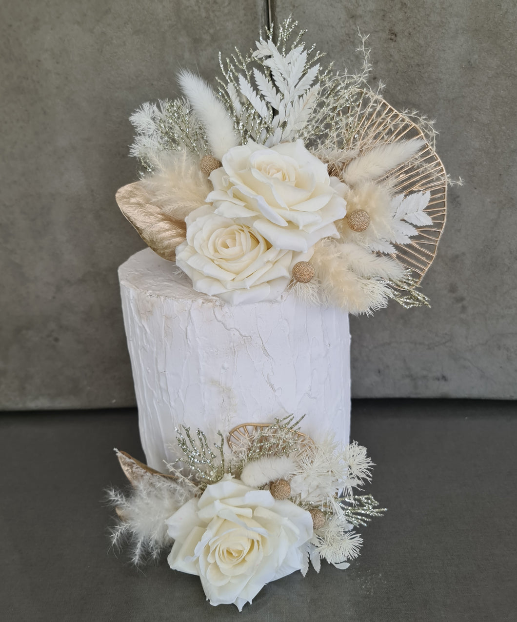 Everlasting flowers cake topper x 2 – off white