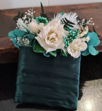 Load image into Gallery viewer, Groom&#39;s everlasting pocket flowers - green &amp; neutral
