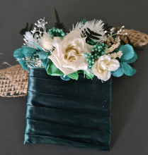 Load image into Gallery viewer, Groom&#39;s everlasting pocket flowers - green &amp; neutral
