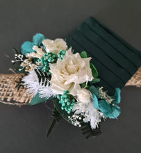 Load image into Gallery viewer, Groom&#39;s everlasting pocket flowers - green &amp; neutral
