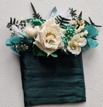 Load image into Gallery viewer, Groom&#39;s everlasting pocket flowers - green &amp; neutral
