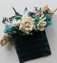 Load image into Gallery viewer, Groom&#39;s everlasting pocket flowers - green &amp; neutral
