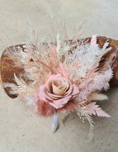 Load image into Gallery viewer, Everlasting preserved flowers cake topper in blush
