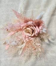 Load image into Gallery viewer, Everlasting preserved flowers cake topper in blush
