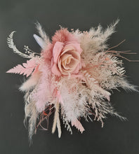 Load image into Gallery viewer, Everlasting preserved flowers cake topper in blush
