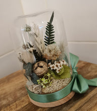 Load image into Gallery viewer, Mini everlasting flowers glass dome - green
