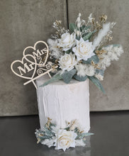 Load image into Gallery viewer, Everlasting flowers cake topper x 2 – Green &amp; white
