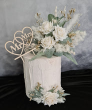 Load image into Gallery viewer, Everlasting flowers cake topper x 2 – Green &amp; white
