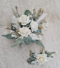 Load image into Gallery viewer, Everlasting flowers cake topper x 2 – Green &amp; white
