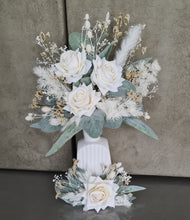 Load image into Gallery viewer, Everlasting flowers cake topper x 2 – Green &amp; white
